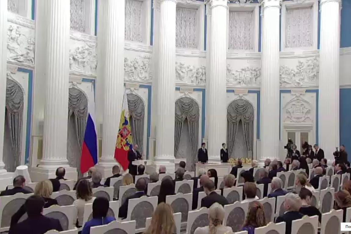 Владимир Путин наградил Алишера Усманова за благотворительную деятельность