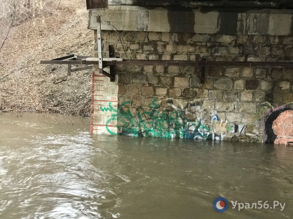 Вода в реке Елшанка в Орске упала на метр. Но специалисты прогнозируют вторую волну подъема