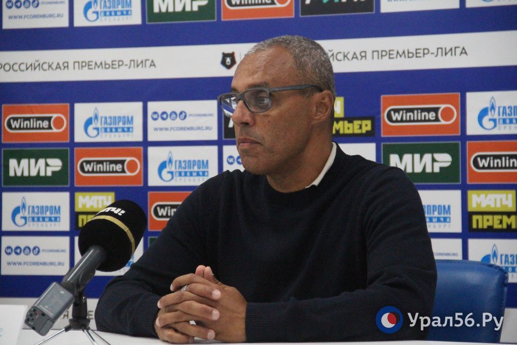 Главный тренер футбольного клуба «Оренбург» Давид Деограсия
