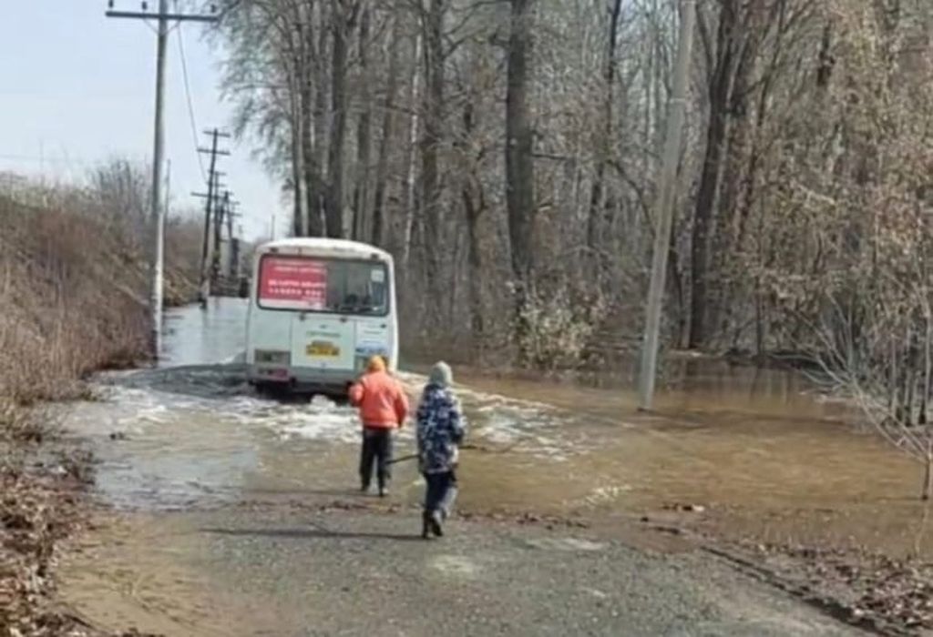 Паводок в оренбурге на сегодня прогноз. Дороги. Паводок в Оренбургской области 2023. Паводок в Оренбургской области. Паводок в Оренбургской области в 2023 году.