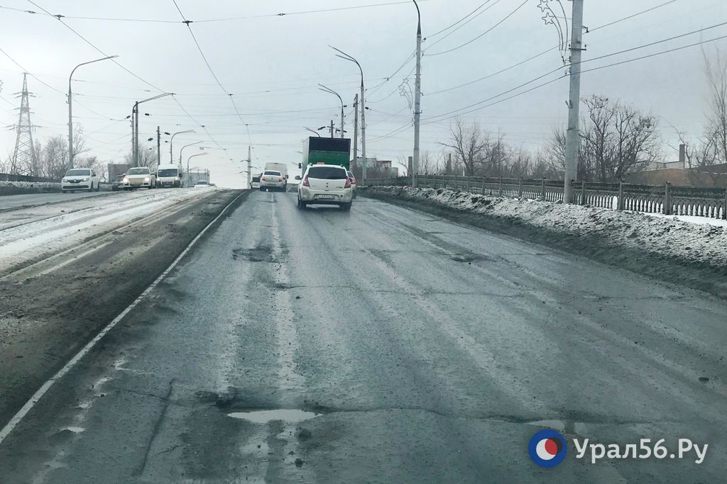 На Гагаринском путепроводе в Орске 1 марта 2023 года