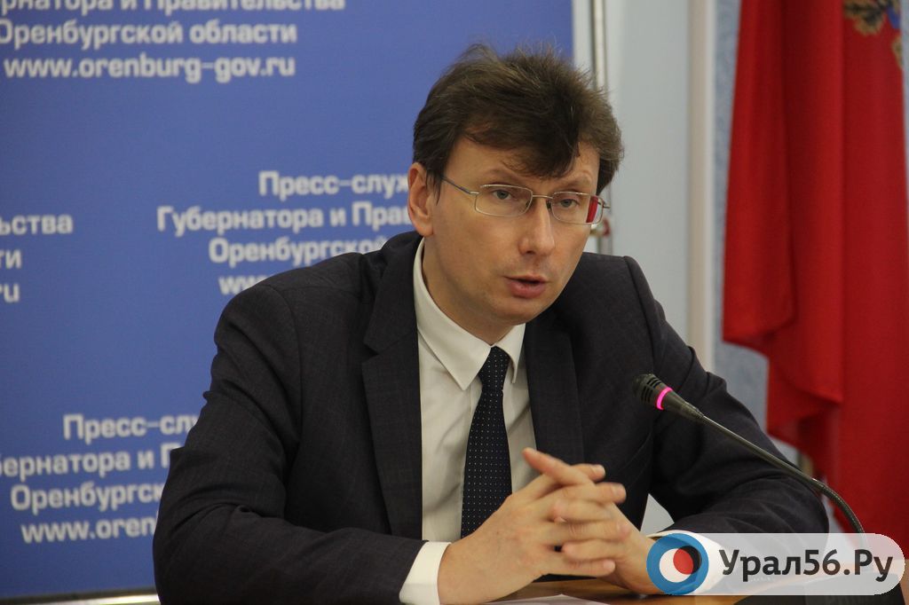 Министр образования рассказал выпускникам оренбургских школ, какие профессии будут актуальны в ближайшие годы