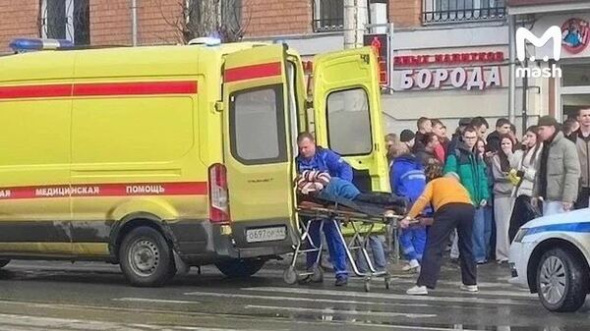 Младенец в тяжелом состоянии: в Костроме автомобиль вылетел на тротуар и сбил женщину с коляской