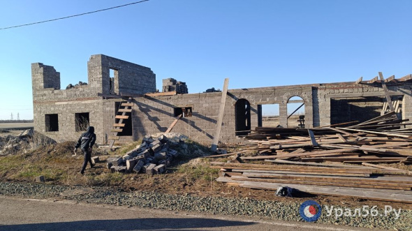 В Оренбургском районе произошло обрушение кладки стены дома. Погиб подросток