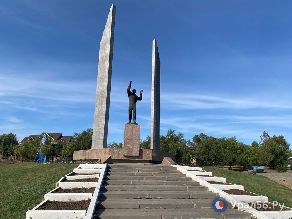 Памятник в сквере Гагарина