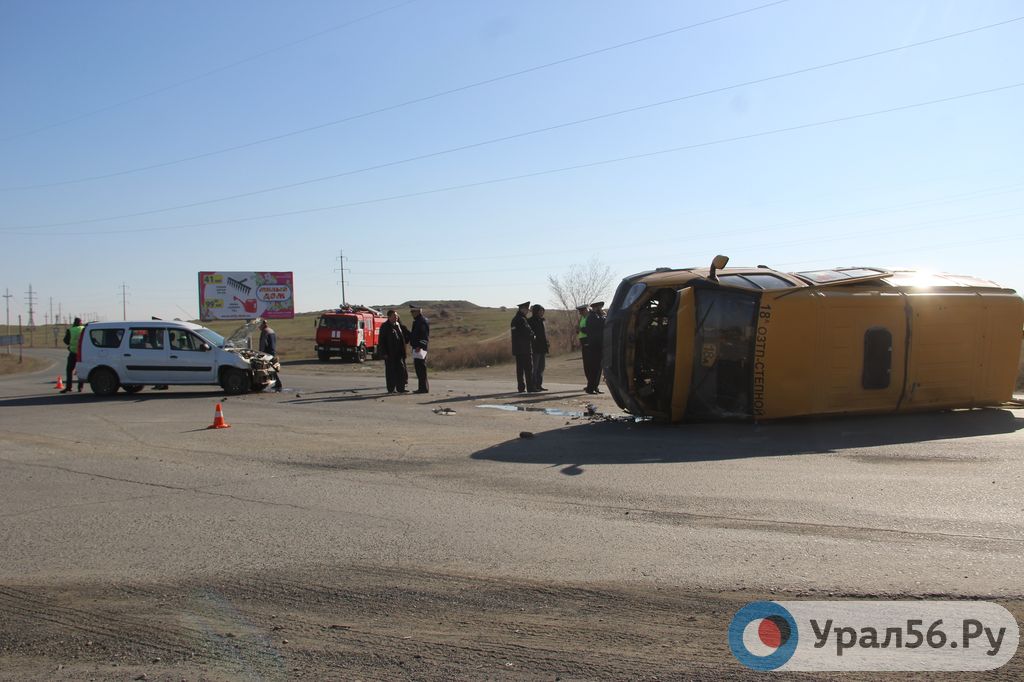 ДТП в Орске в апреле 2019 года. В автомобиле находились 13 пассажиров