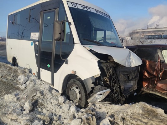 Пассажирка маршрутки пострадала в ДТП на трассе Орск-Новотроицк