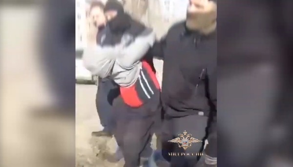 Момент задержания. Источник: Стоп-кадр из видео УМВД России по Оренбургской области