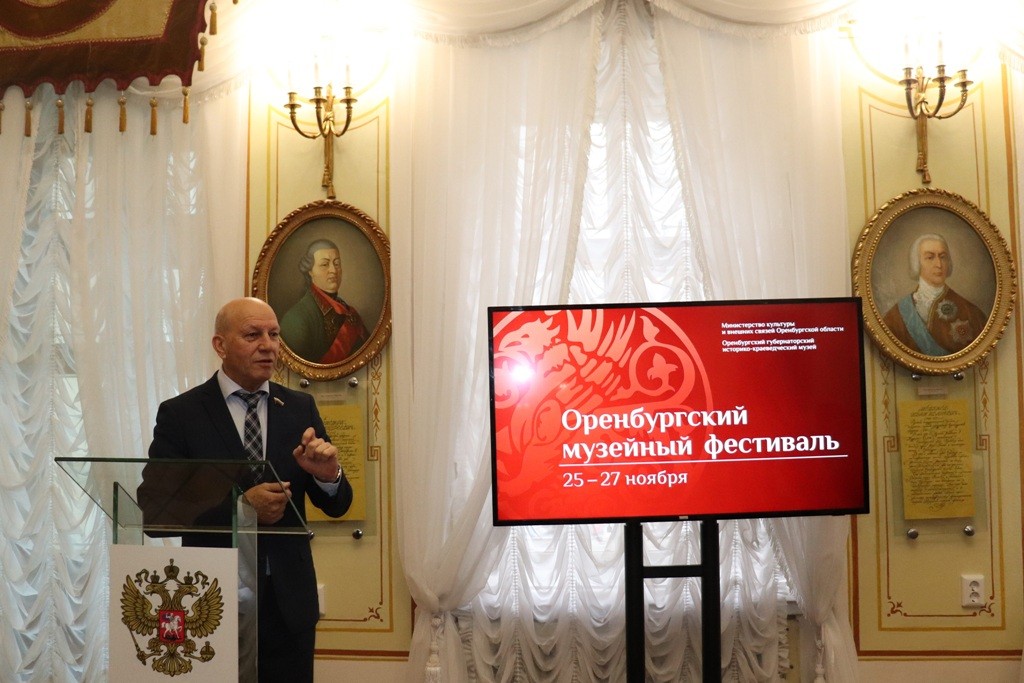 Геннадий Аверьянов во время церемонии награждения. Фото: Заксоб Оренбургской области