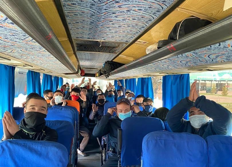 Более 500 граждан Киргизии, застрявших в Оренбуржье, на автобусах отправились домой 5 мая
