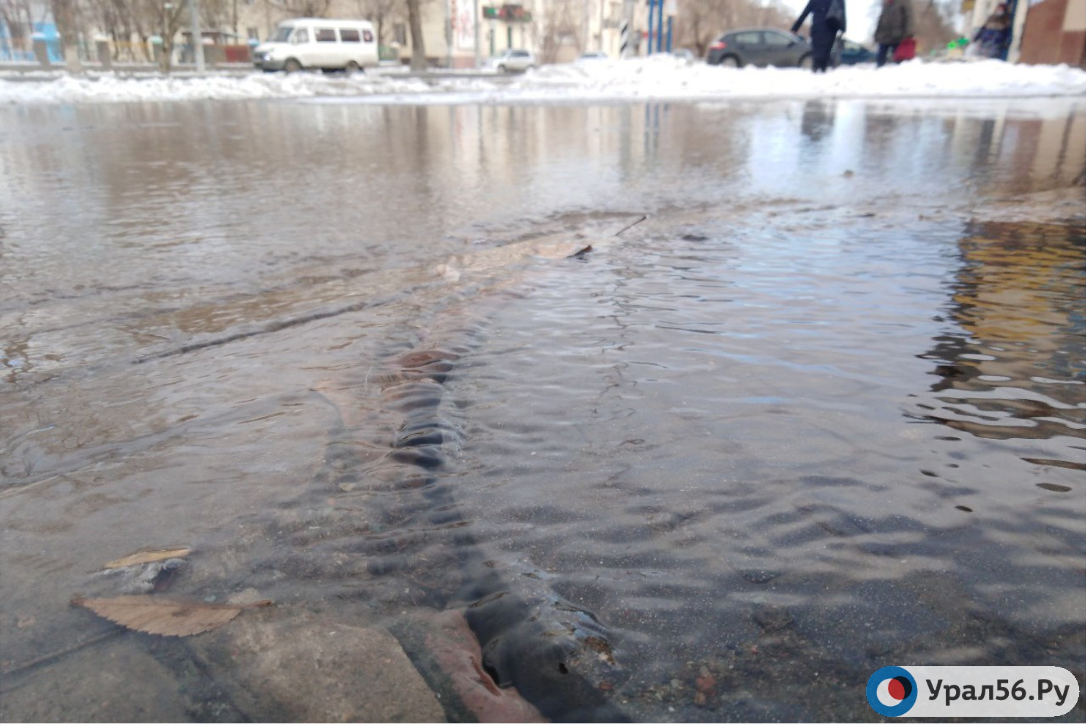 Вода на улице Станиславского