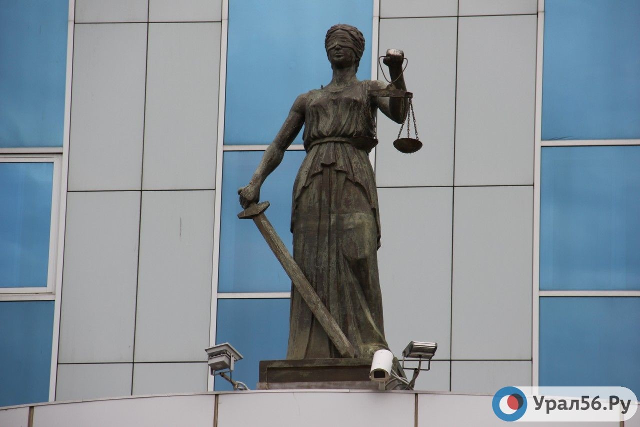 Статуя Фемиды на здание Оренбургского областного суда
