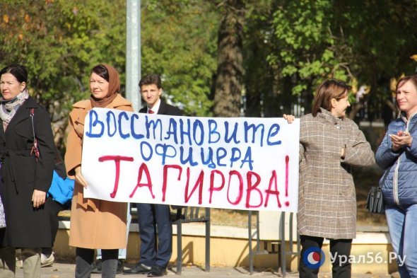 В Оренбурге состоялся митинг в поддержку уволенного директора Областного кадетского корпуса