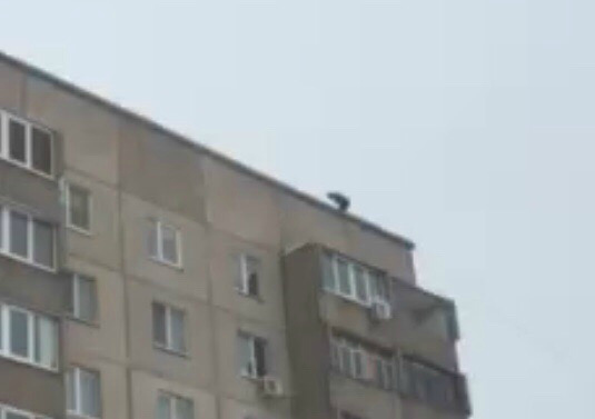 Опасные игры: дети забрались на многоэтажку в Орске