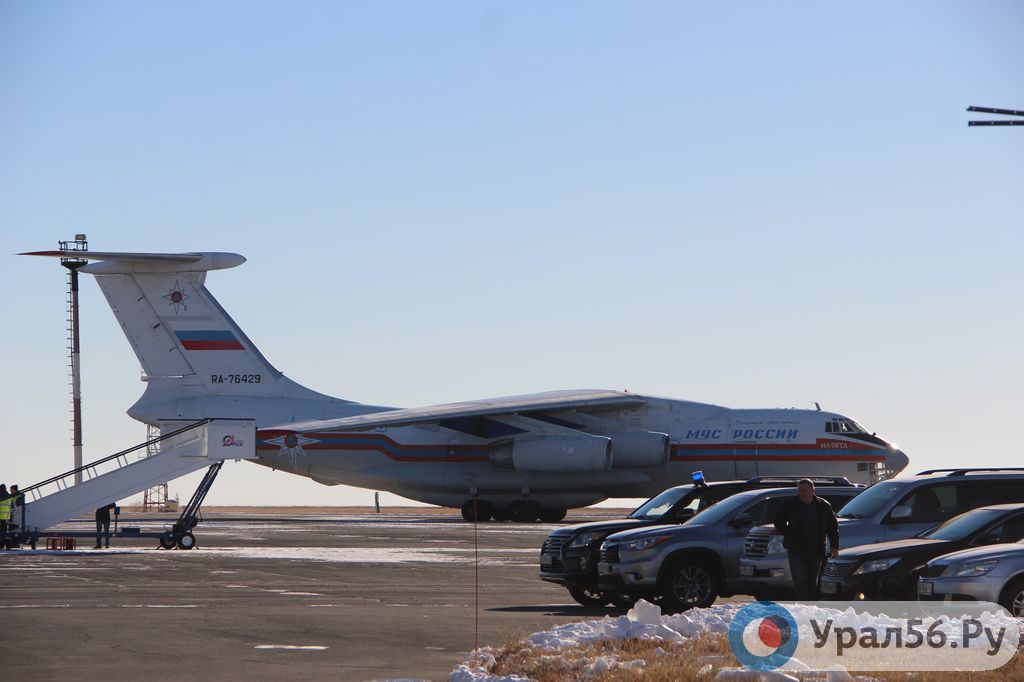 Самолет ИЛ-76 ТД в аэропорту Орска