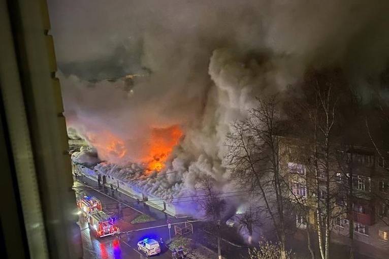 Фото от очевидца с места пожара в Костроме. Источник: социальные сети
