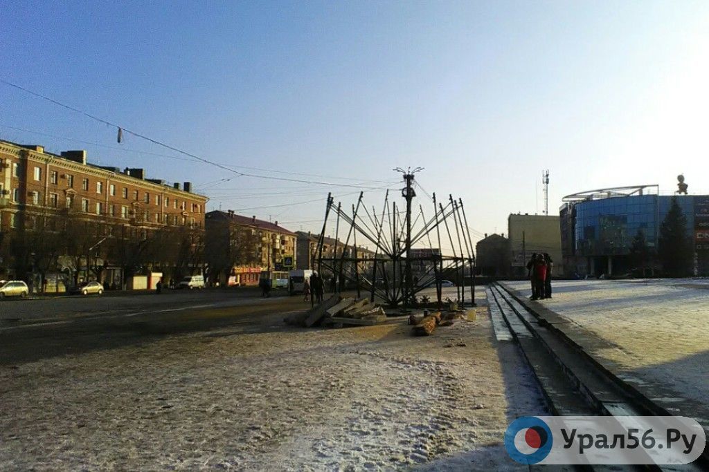 Комсомольская площадь в Орске, фото из архива
