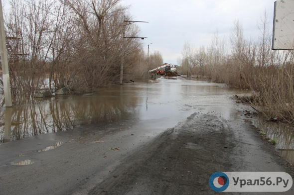 Низководные мосты в Оренбургской области начали уходить под воду: перекрыто движение уже по нескольким дорогам