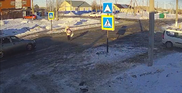 В Оренбургской области на пешеходном переходе сбили 8-летнего ребенка. Девочка находится в больнице (видео) 