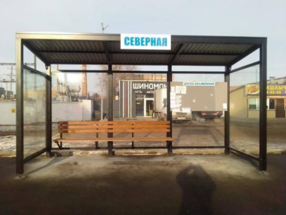 Замглавы Оренбурга остался недоволен покраской новых остановочных павильонов