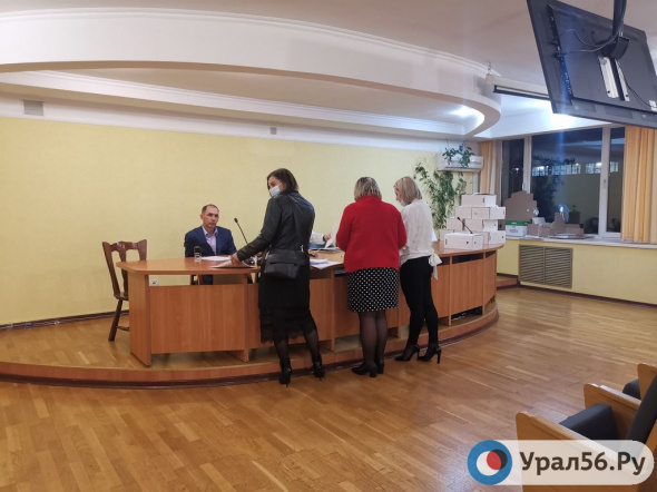 Медногорск и Дзержинский район Оренбурга не сдали документы в Избирком сегодня вечером