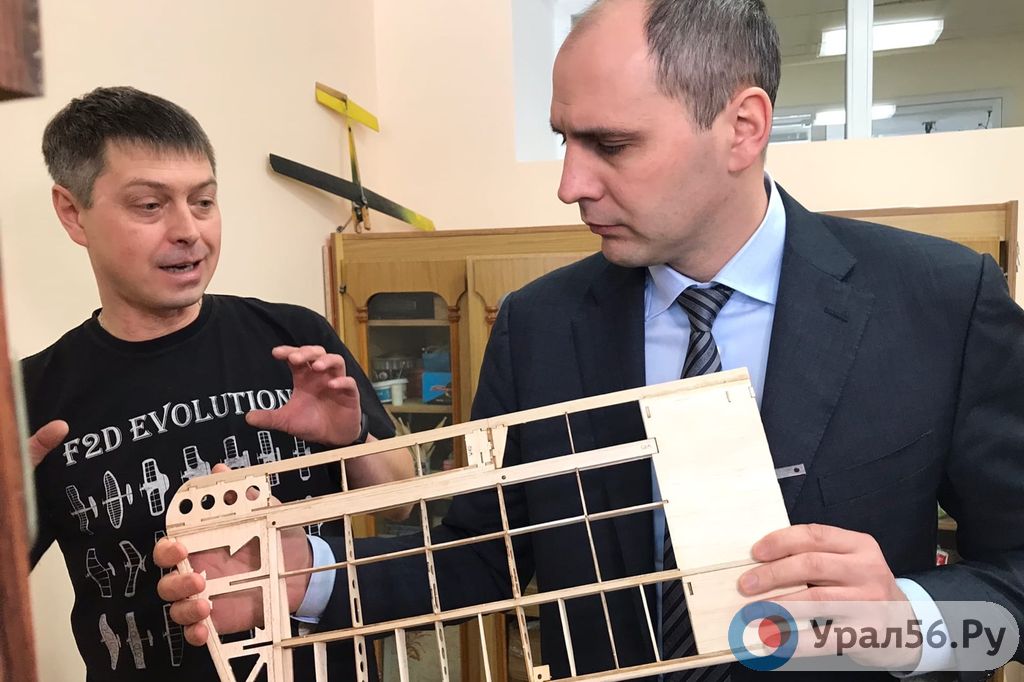 Денис Паслер во время своего визита во Дворец пионеров, январь 2020 года