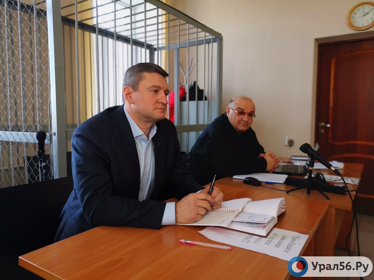 Евгений Арапов и его адвокат Игорь Рева в зале суда