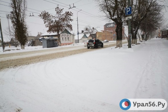 В Оренбурге снегопад начался еще ночью и продолжается до сих пор. В Орске осадки ожидаются днем