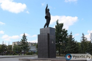 Администрация Орска в ближайшее время не планирует ремонтировать памятник Владимиру Ленину