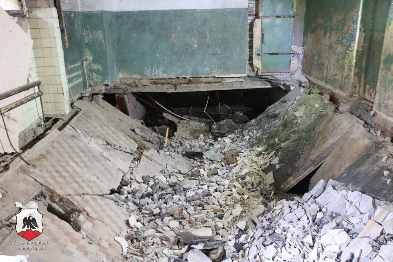 Место обрушения. Источник фото: Пресс-служба администрации Орска