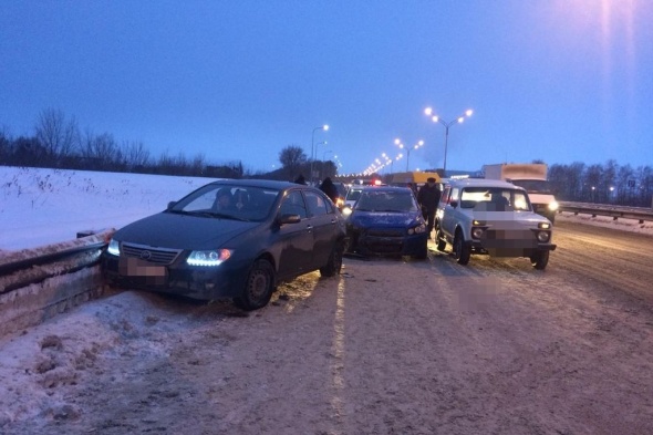 На трассе Уфа-Оренбург в ДТП попали 6 машин
