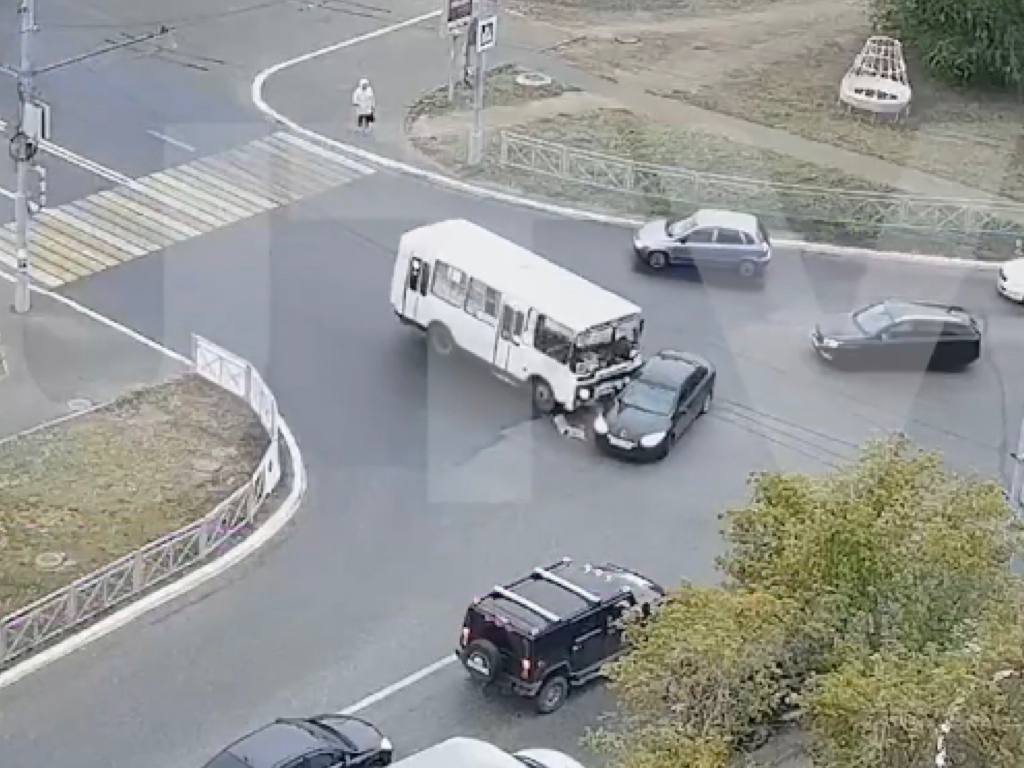 В Оренбурге на перекрестке Салмышской и Родимцева произошло ДТП с ...