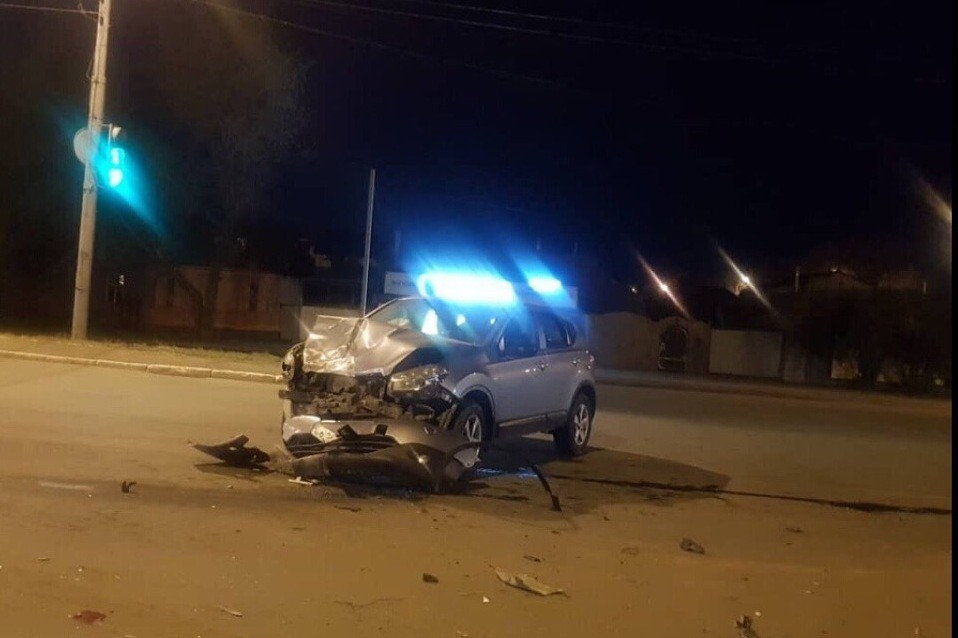 Nissan после столкновения. Фото: Оренбург онлайн / VK