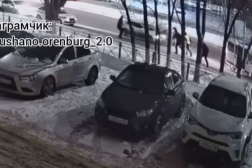 Перестрелка на Терешковой: В Оренбурге люди в черном пытались задержать белую иномарку 