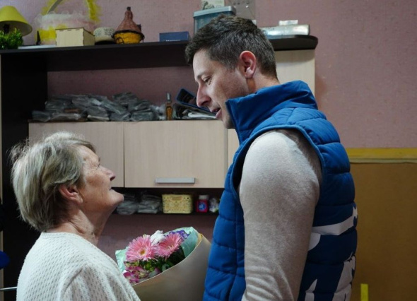 Юрий Мироненко помог жительнице Орска, пострадавшей от паводка, в ее день рождения