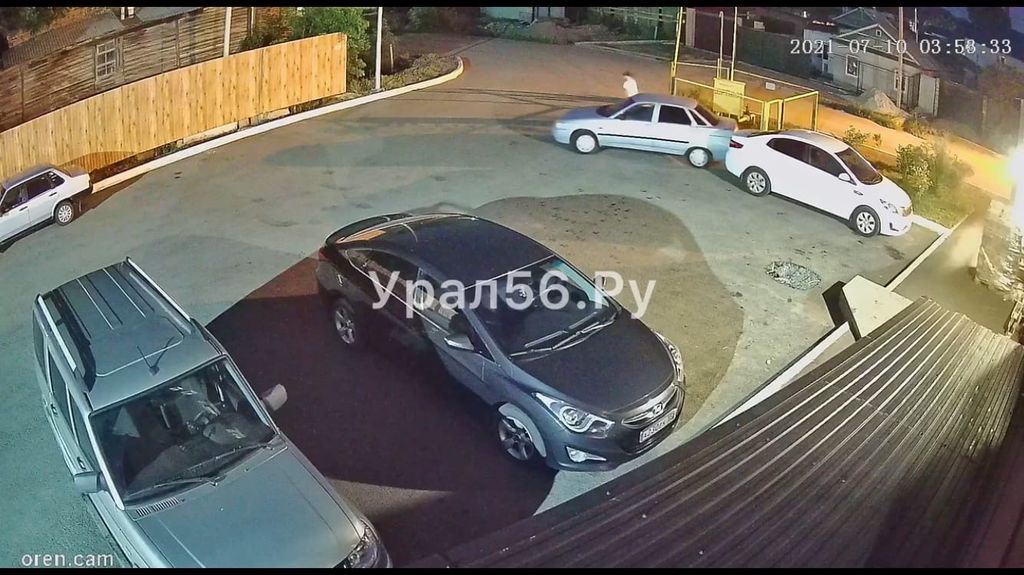 В Оренбурге горе-угонщик пытался сначала украсть велик, потом авто, но устроил ДТП и сбежал. Видео 🔥
