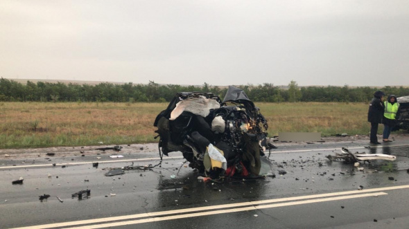 Машину разорвало пополам: в ДТП на трассе Оренбург — Орск погибла женщина