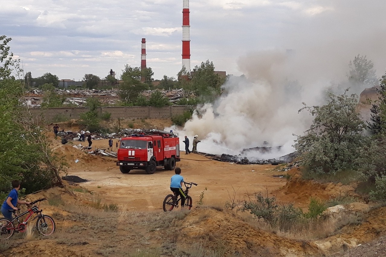 Вода на озтп когда дадут сегодня. Пожар в Орске. Орск экология. Завод ОЗТП Орск пожар.