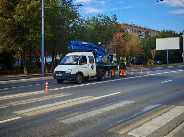 В Оренбурге начался демонтаж наземного перехода у подземки на улице Пролетарской