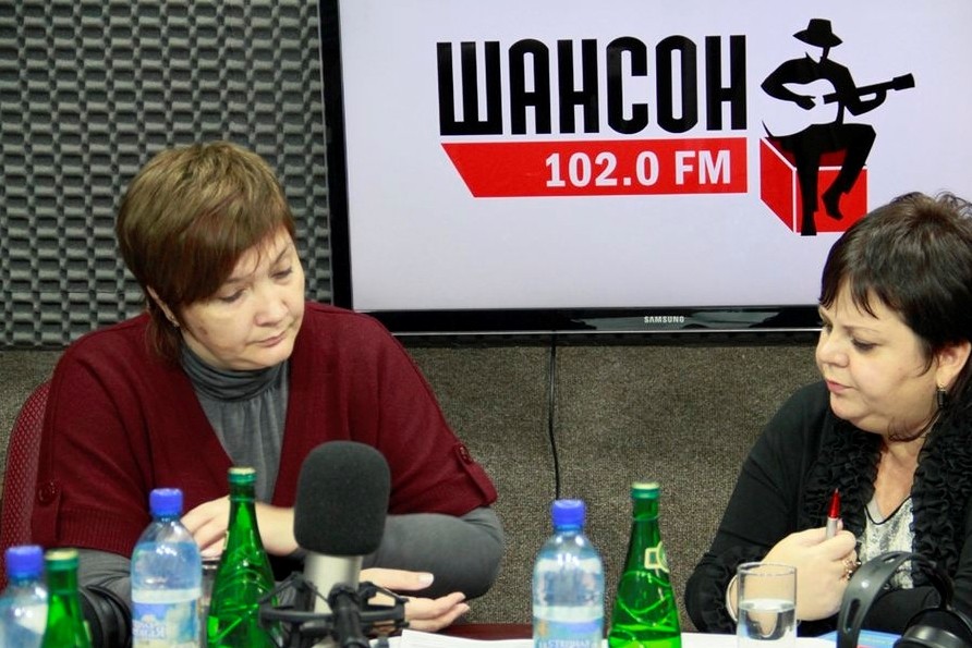 Светалана Маслова слева