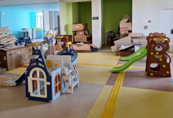 В новой областной детской больнице в Оренбурге оборудовали игровые зоны для маленьких посетителей