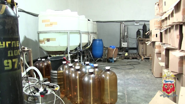 В Оренбурге полиция накрыла производство контрафактного алкоголя на базе фирмы по производству пива и лимонада