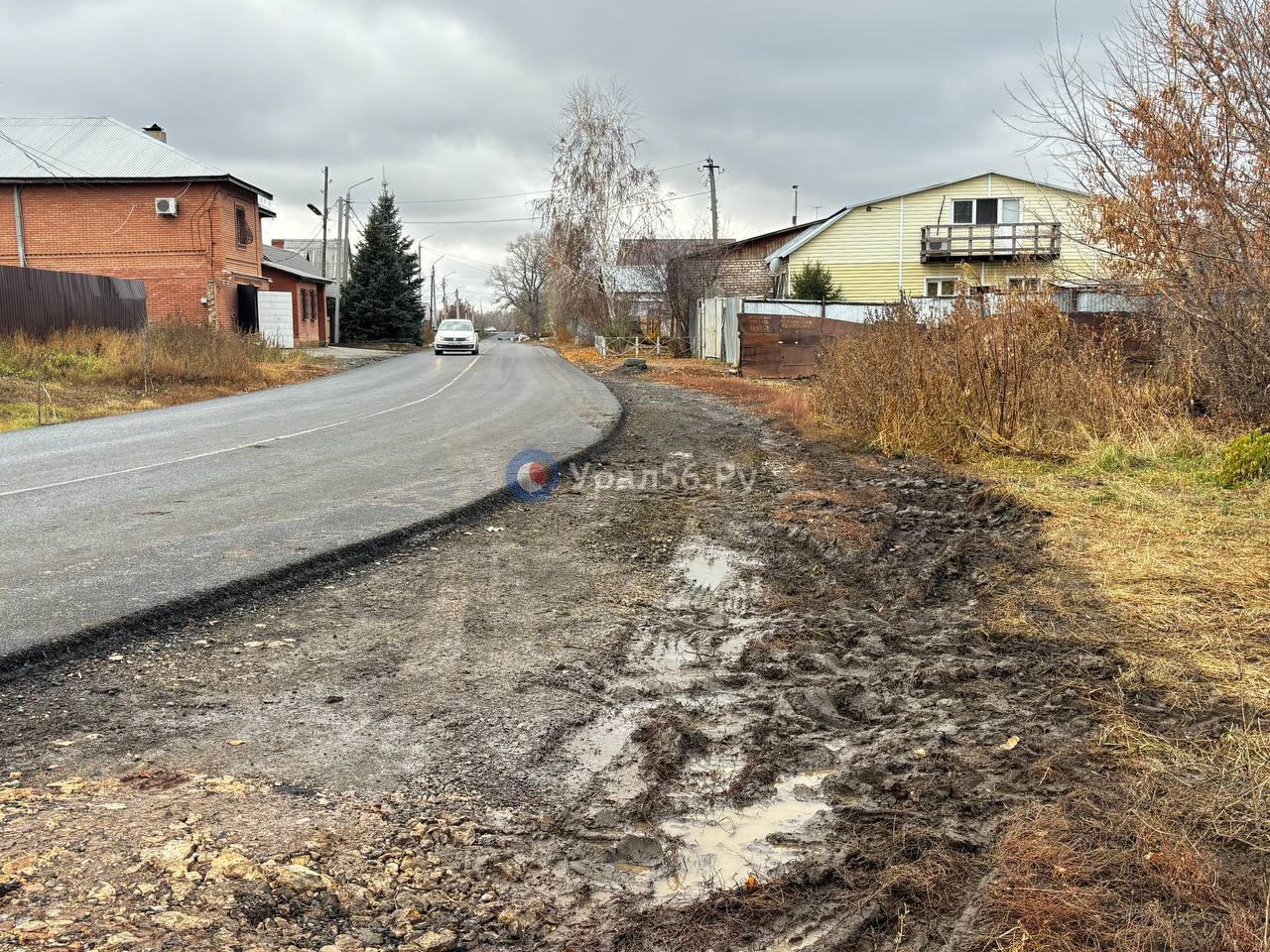 Грязь у дороги в поселке Кузнечный