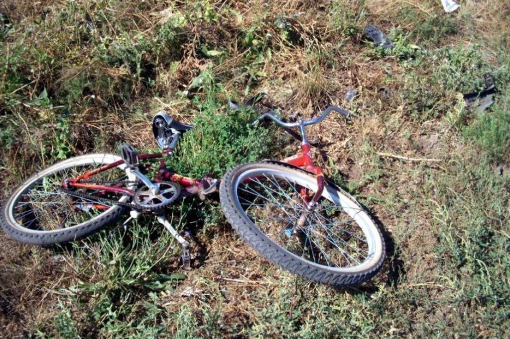 В Оренбурге машина сбила велосипедиста, движущегося по тротуару