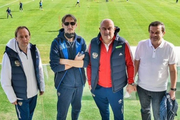 Тренер сборной России по футболу Станислав Черчесов посетил матч ФК «Оренбург» на сборах