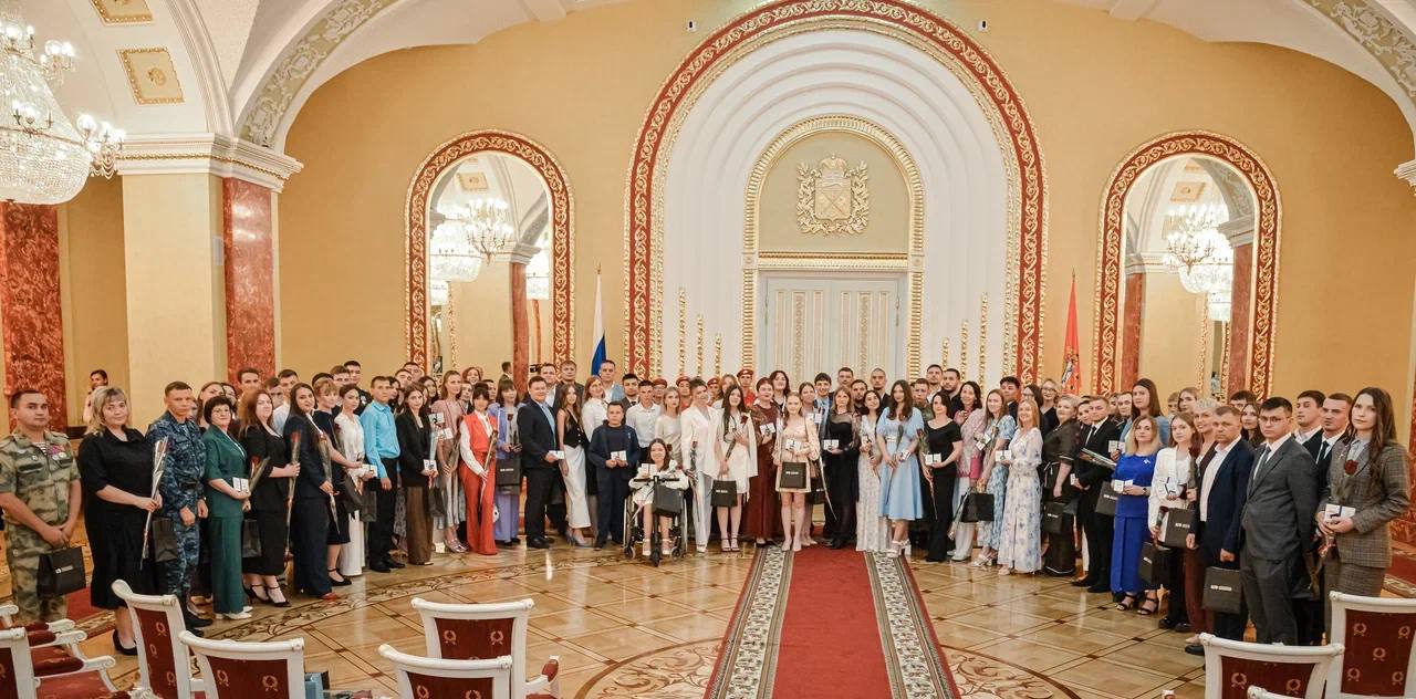 Вручение наград. Фото правительство региона