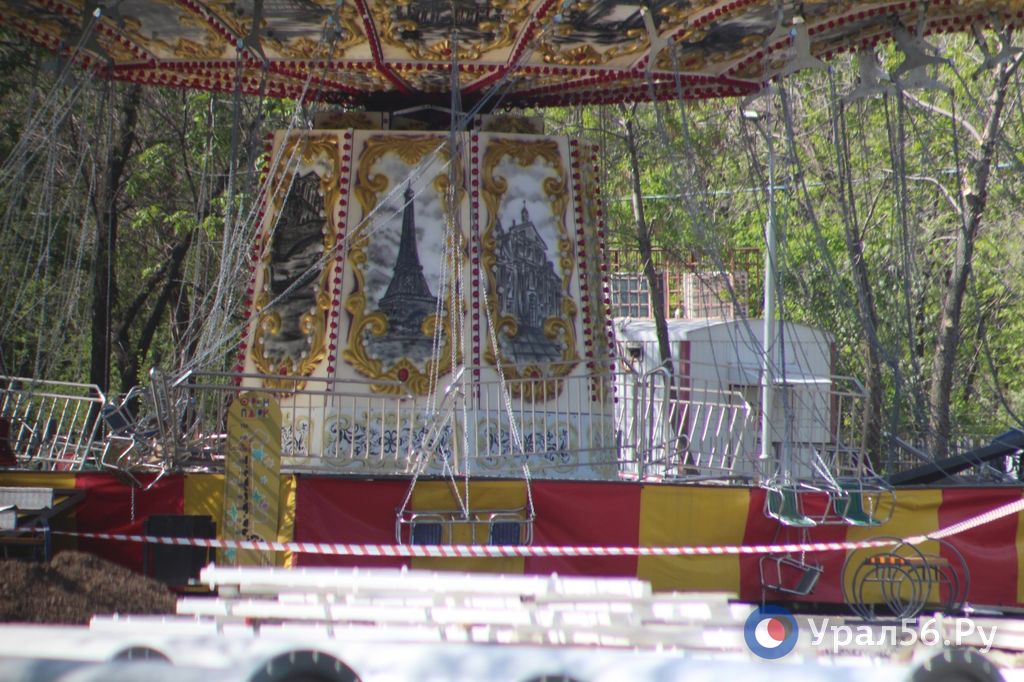 Крушение карусели в Оренпарке произошло 6 мая . Фото с места происшествия