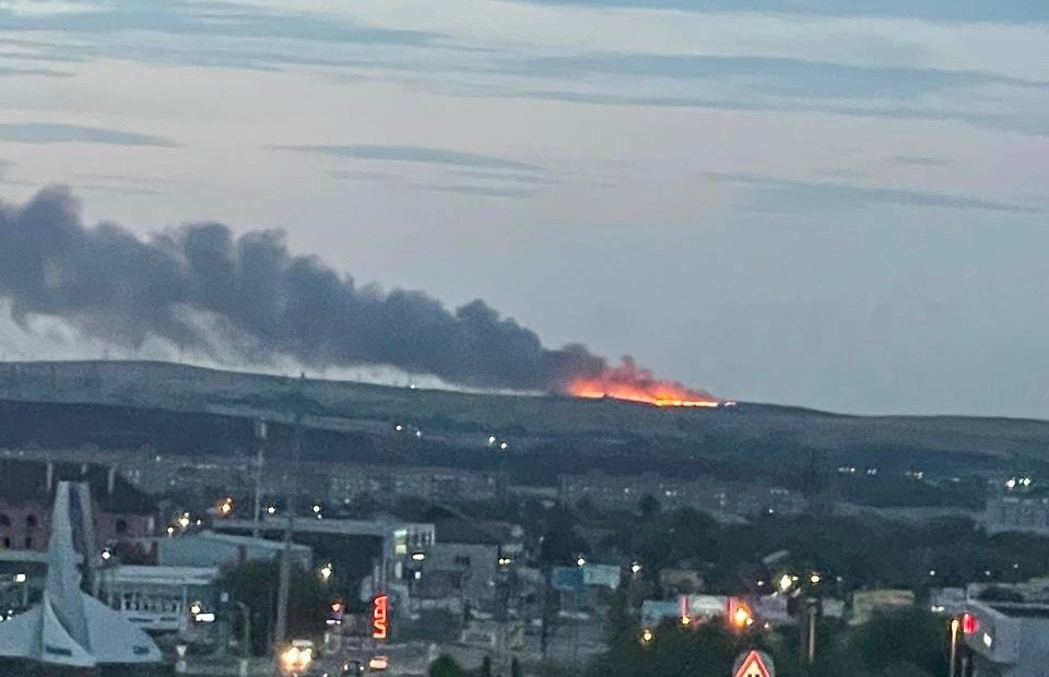 Пожар видно со всех сторон. Фото: соцсети