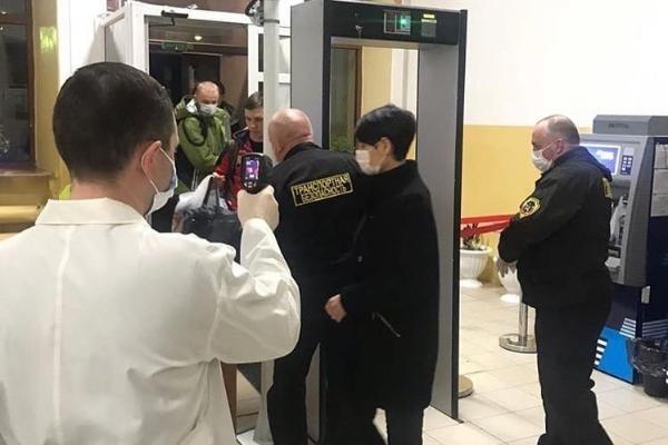 Проверка температуры на вокзале Орска