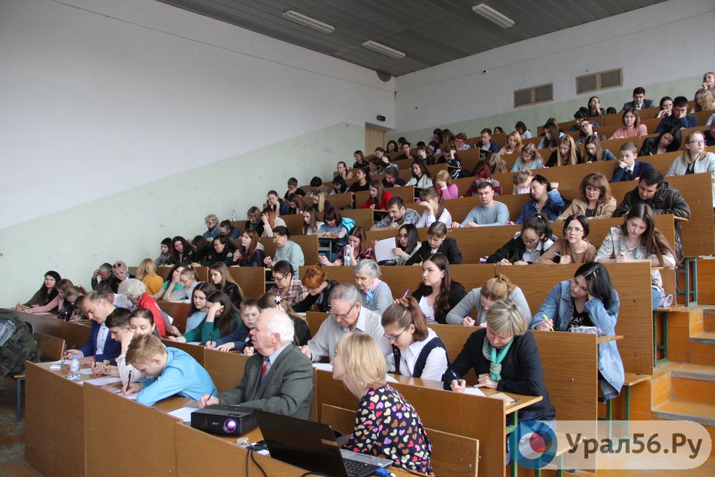 Участники акции «Тотальный диктант» в Орске, 13.04.19